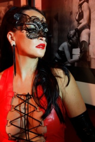 Sexinserat: DOMINA ALLA,  LATEX,  FETISH TOP-SERVICE - Sie sucht Ihn