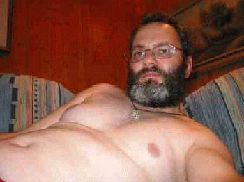 Sexinserat: Bär sucht vollbusige experimentierfreudige Sie - Er sucht Sie