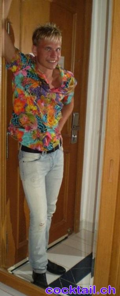 Sexinserat: Dulliken! Junger geiler Markus verwöhnt den Herrn Privat/ Escort - Gay/ BI/ TV/ TS in Aargau