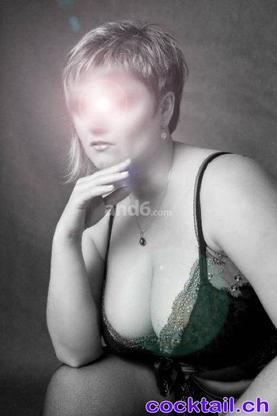 Sexinserat: PROFESSIONELLE MASSAGEN - MIT WARME ÖL - Sie sucht Ihn